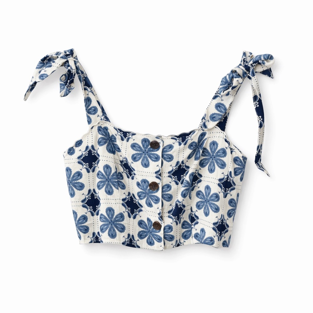 Universal Thread Navy and White Floral Crop Top